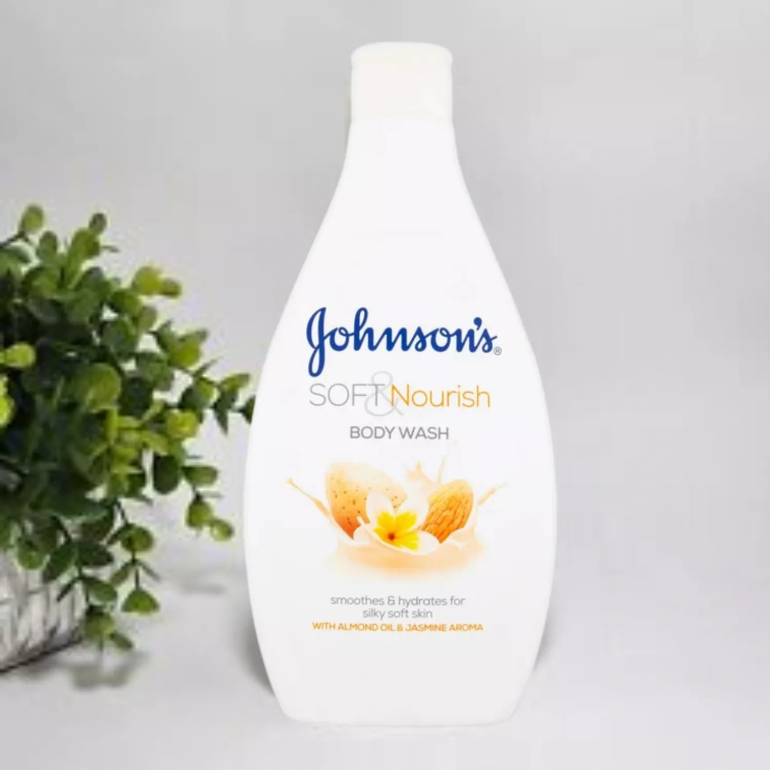 Johnsons soft nourish body wash 400ml 3